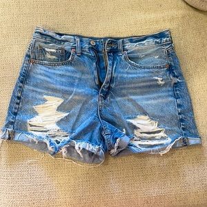 American eagle high rise ripped mom short. Size 6